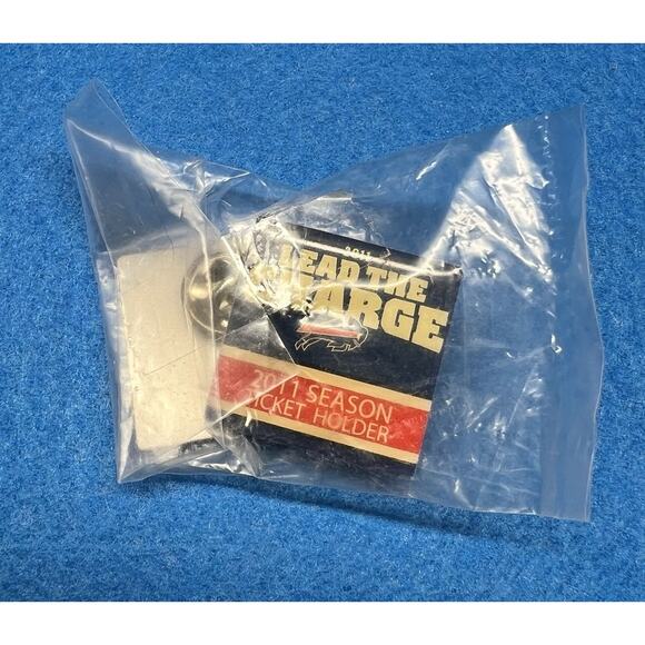 RARE 2011 Buffalo Bills Season Ticket Holder Lapel Pin‎ Unopened Two Pins In Bag - Picture 1 of 3